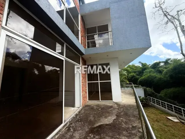 Casa de tres niveles en obra gris la campera - 16
