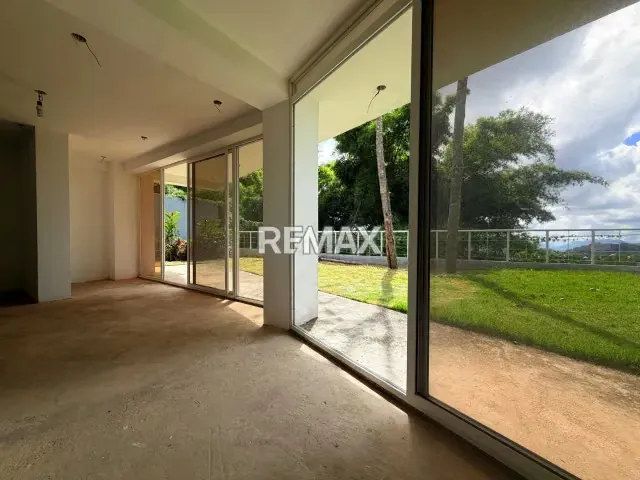 Casa de tres niveles en obra gris la campera - 18