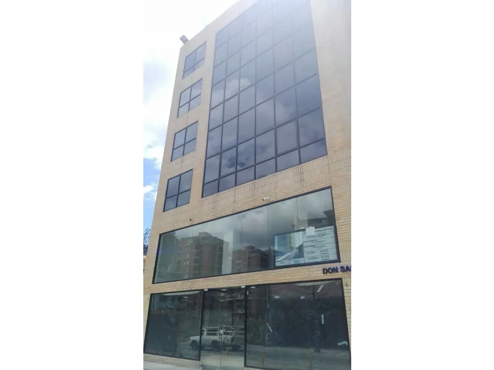 Vendo edificio 1799 m2 Las Mercedes 3964