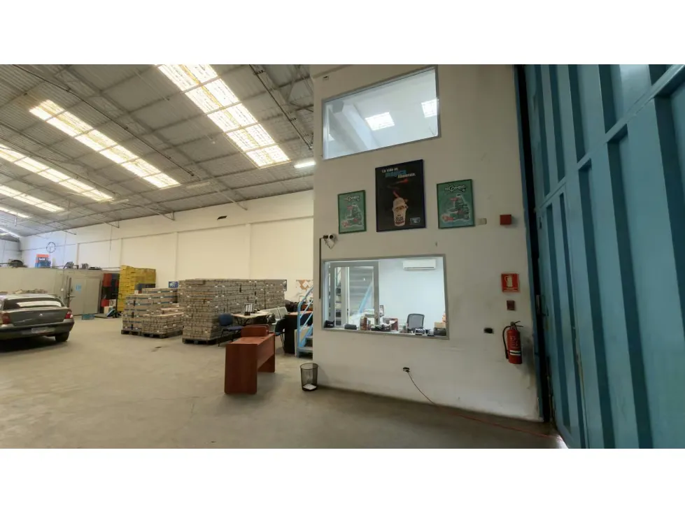 VENTA DE GALPÓN 615 M2 - ZONA INDUSTRIAL EL ENCANTADO - 2