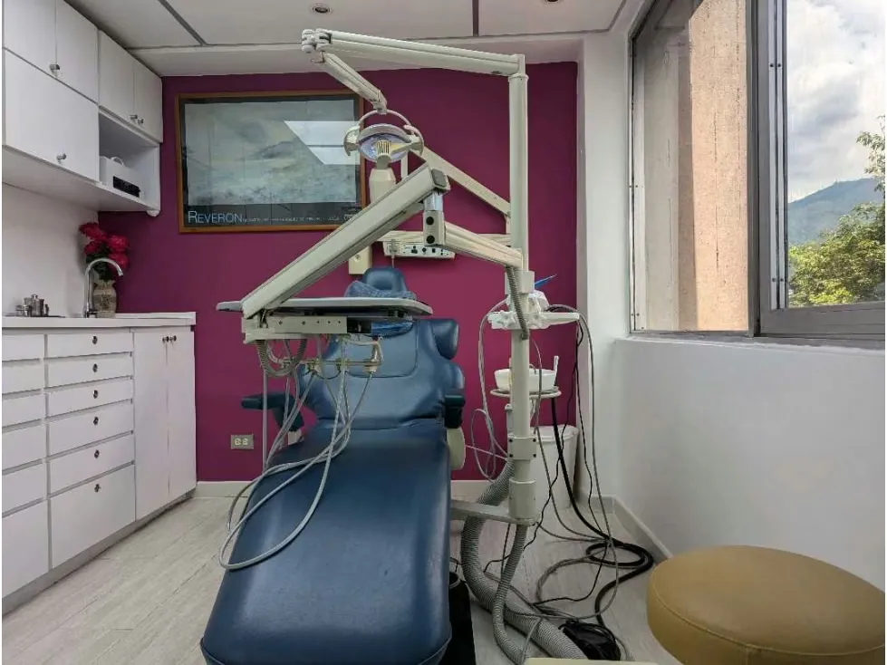 Alquilo cubículo en consultorio odontologico Las Mercedes 8963 - 4
