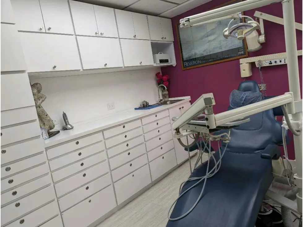 Alquilo cubículo en consultorio odontologico Las Mercedes 8963 - 6