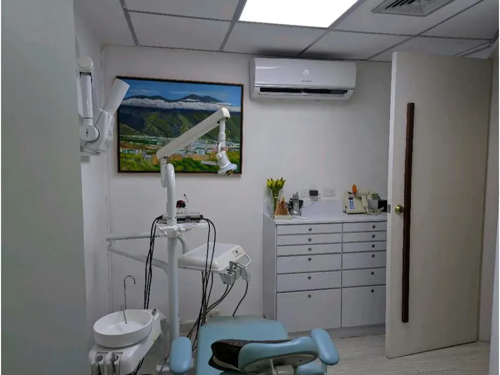 Alquilo cubículo en consultorio odontologico Las Mercedes 8963 - 8