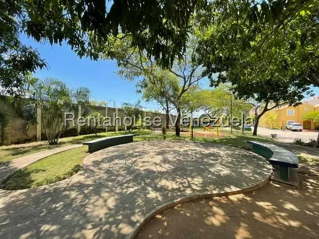 Townhouse (Multiples Niveles) en Venta en Kilometro 4, Zulia - 24
