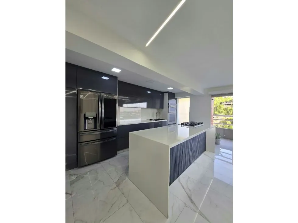 PENT HOUSE TRIPLEX EN VENTA 320 M2 - URB LOS CHAGUARAMOS