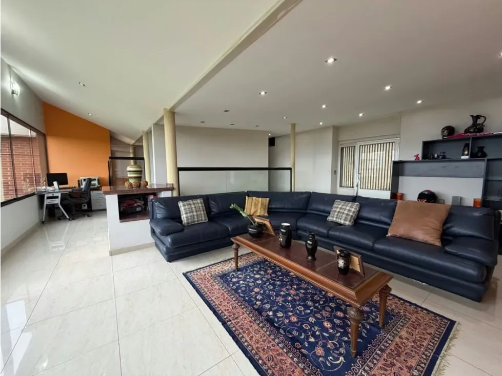Vendo casa 993m2 Urb.Cerro Verde 2521 - 56