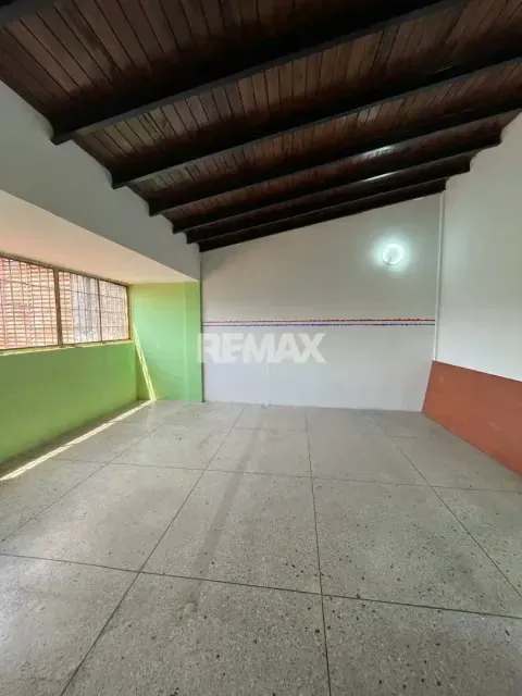 ACCESIBLE OFICINA EN VENTA. EDIFICIO DOÑA TIA .ACARIGUA ESTADO PORTUGUESA. - 3