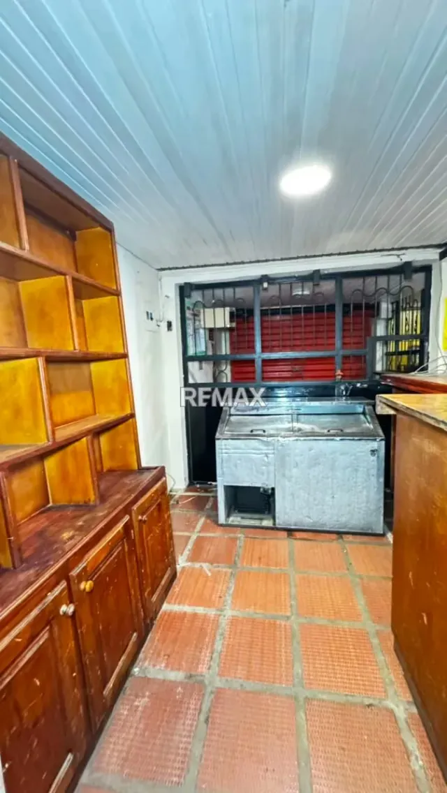 Se vende Licoreria y Local, ubicado en los guaritos - 7