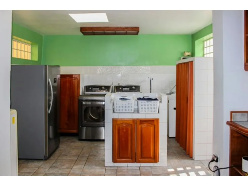 Se Vende Casa 720m² C-4H-3.5B+HS+BS+2M+3P+Trza-Prados Del Este 4438 - 19