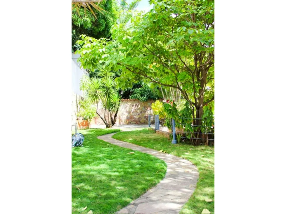Se Vende Casa 720m² C-4H-3.5B+HS+BS+2M+3P+Trza-Prados Del Este 4438 - 8