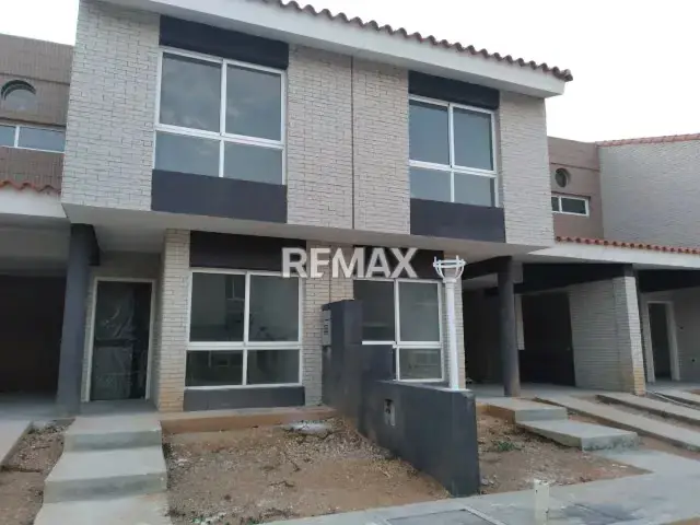 Vendo Town House en Obra Blanca en Cumbres de La Esmeralda