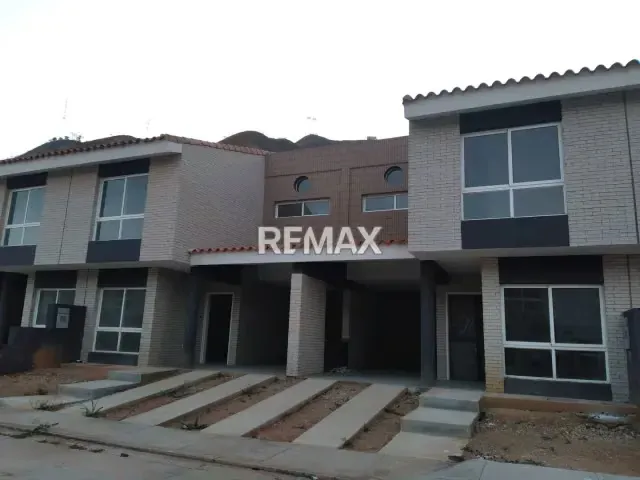Vendo Town House en Obra Blanca en Cumbres de La Esmeralda - 2