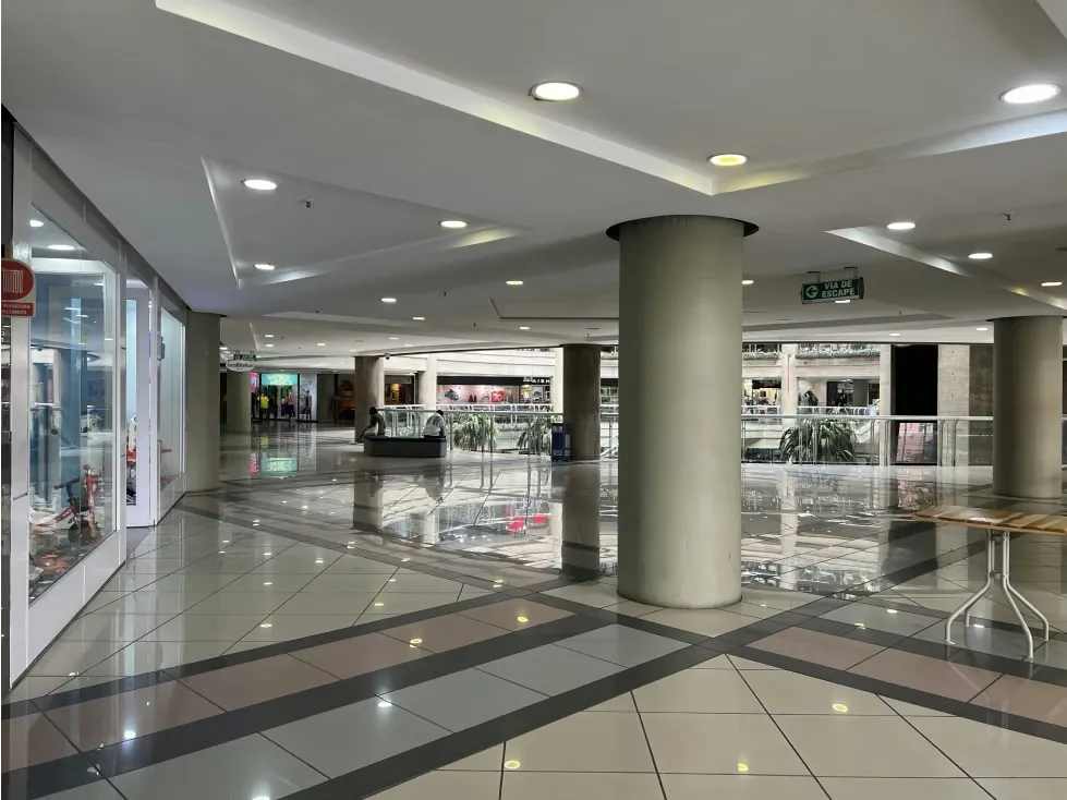 Se vende local comercial/ 56m2/ C.C El Recreo/ 2298 - 3