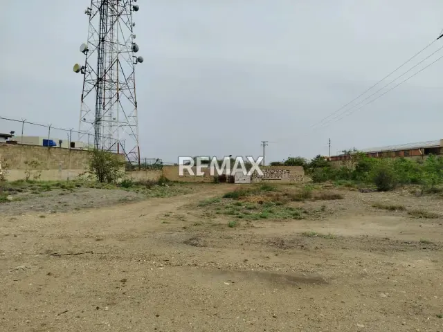 ATENCIÓN INVERSIONISTAS! En Venta Terreno Comercial con Frente Directo a la Av. Juan Bautista Arismendi