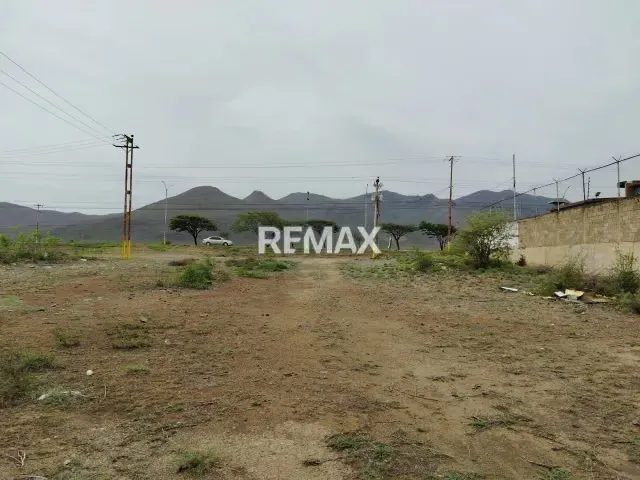 ATENCIÓN INVERSIONISTAS! En Venta Terreno Comercial con Frente Directo a la Av. Juan Bautista Arismendi - 13