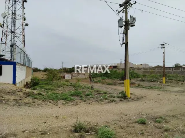 ATENCIÓN INVERSIONISTAS! En Venta Terreno Comercial con Frente Directo a la Av. Juan Bautista Arismendi - 15