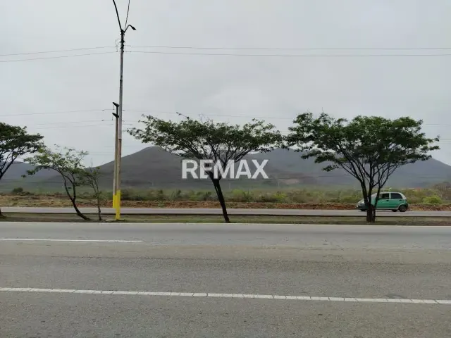 ATENCIÓN INVERSIONISTAS! En Venta Terreno Comercial con Frente Directo a la Av. Juan Bautista Arismendi - 16