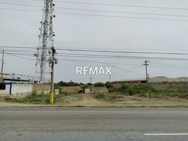ATENCIÓN INVERSIONISTAS! En Venta Terreno Comercial con Frente Directo a la Av. Juan Bautista Arismendi - 3