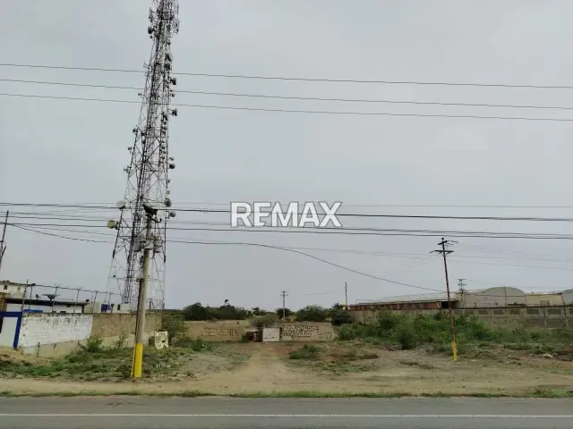 ATENCIÓN INVERSIONISTAS! En Venta Terreno Comercial con Frente Directo a la Av. Juan Bautista Arismendi - 4