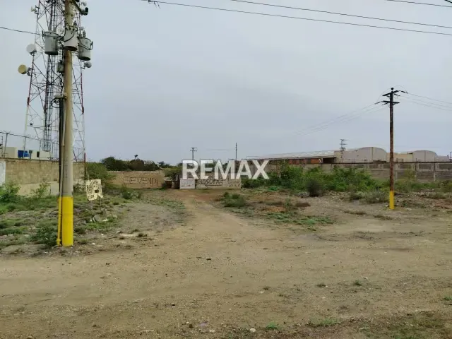 ATENCIÓN INVERSIONISTAS! En Venta Terreno Comercial con Frente Directo a la Av. Juan Bautista Arismendi - 5