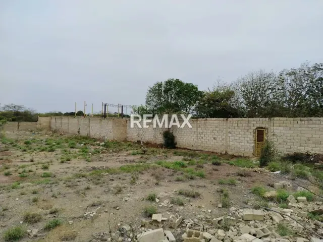 ATENCIÓN INVERSIONISTAS! En Venta Terreno Comercial con Frente Directo a la Av. Juan Bautista Arismendi - 7