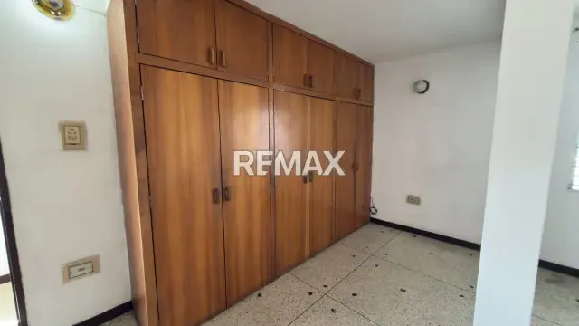 ALQUILER EDIFICIO CON LOCAL COMERCIAL A PIE DE CALLE - 12