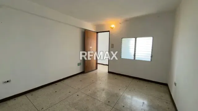 ALQUILER EDIFICIO CON LOCAL COMERCIAL A PIE DE CALLE - 15