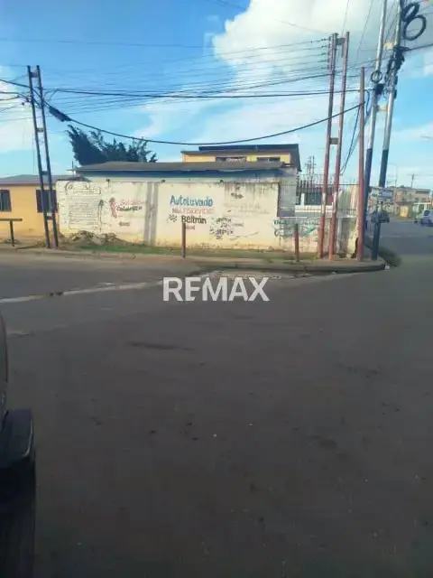 En venta esquina comercial, Sector I de Los Godos.