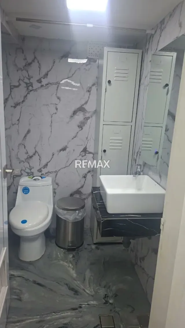 OFICINA COMERCIAL EN VENTA - 11