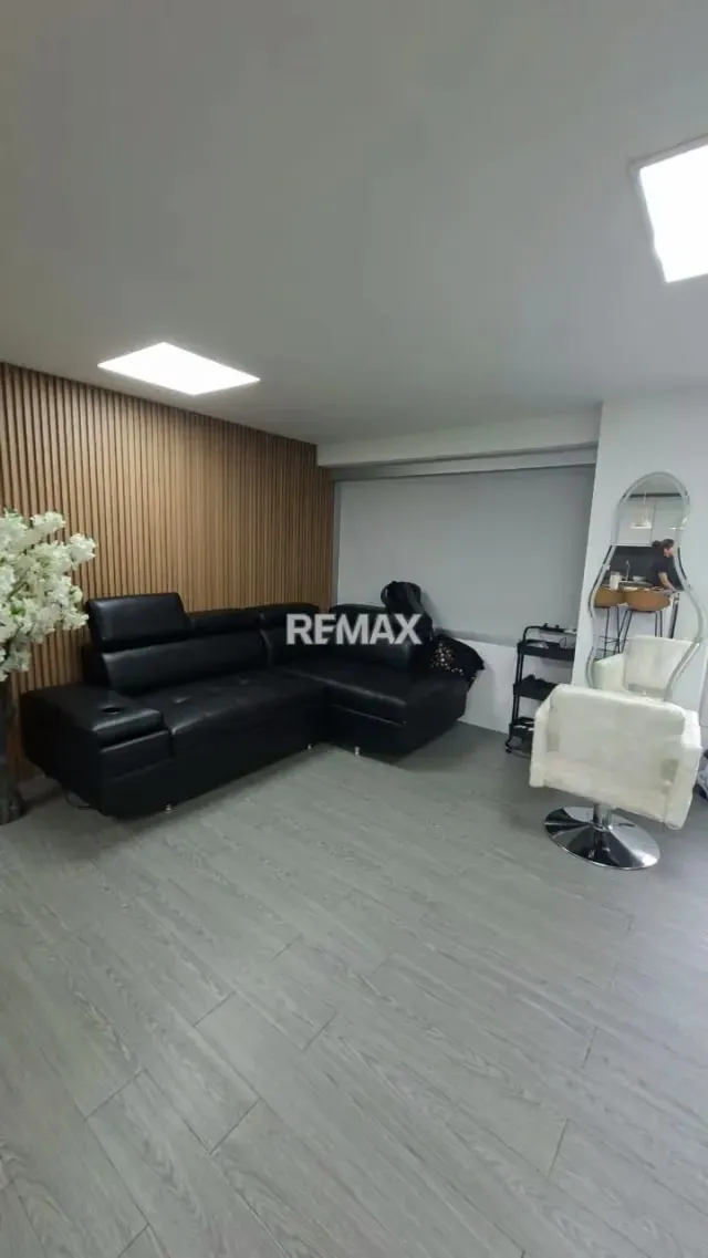 OFICINA COMERCIAL EN VENTA - 7