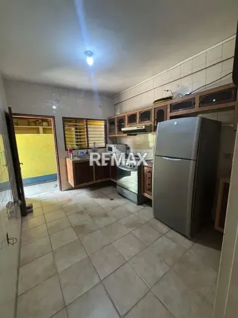 casa en alquiler para uso familiar o comercial ubicada en una excelente zona comercial avenida Venezuela con 13 y 14 - 4