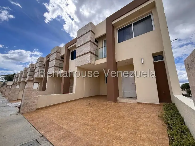 Casa (Duplex) en Venta en Villa Paris, Lara