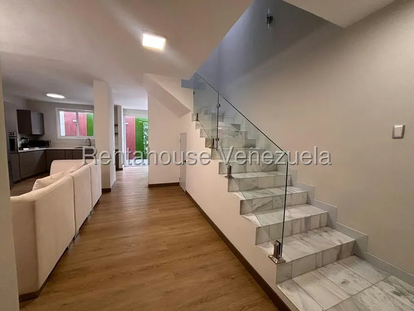 Casa (Duplex) en Venta en Villa Paris, Lara - 2