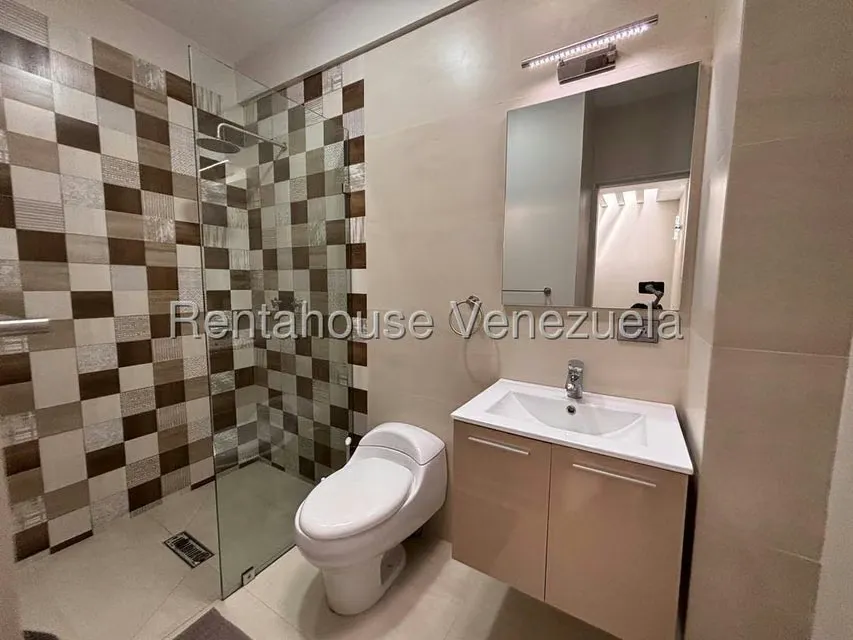 Casa (Duplex) en Venta en Villa Paris, Lara - 21