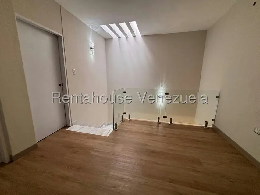 Casa (Duplex) en Venta en Villa Paris, Lara - 23