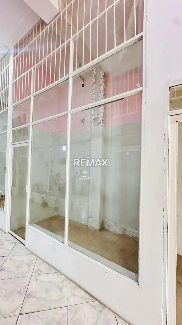 SE VENDE Local Comercial N 6 Planta baja Ubicación: Tariba Municipio Cardenas - 2