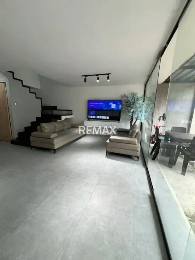 EN VENTA MODERNO TOWNHOUSE EN CONJUNTO LOS AZULEJOS TOTALMENTE REMODELADO Y EQUIPADO