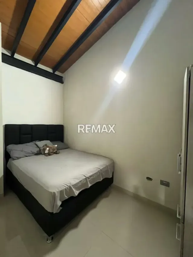 EN VENTA MODERNO TOWNHOUSE EN CONJUNTO LOS AZULEJOS TOTALMENTE REMODELADO Y EQUIPADO - 12