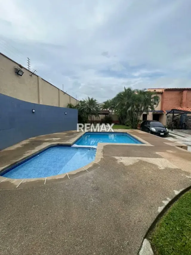 EN VENTA MODERNO TOWNHOUSE EN CONJUNTO LOS AZULEJOS TOTALMENTE REMODELADO Y EQUIPADO - 6