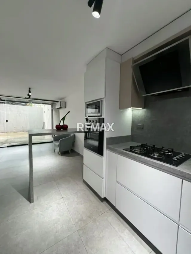 EN VENTA MODERNO TOWNHOUSE EN CONJUNTO LOS AZULEJOS TOTALMENTE REMODELADO Y EQUIPADO - 7