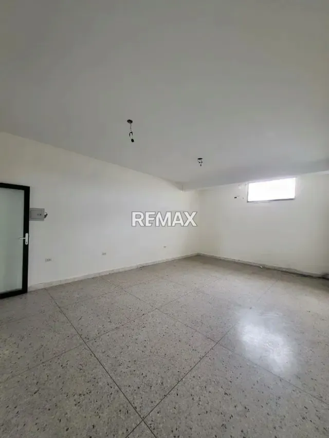 En Alquiler Oficina Nro. 5 ubicada en Guanare, Av. Unda entre Carreras 12 y 13, Edif. Angela 1er. piso, Guanare, Portuguesa, Venezuela - 4