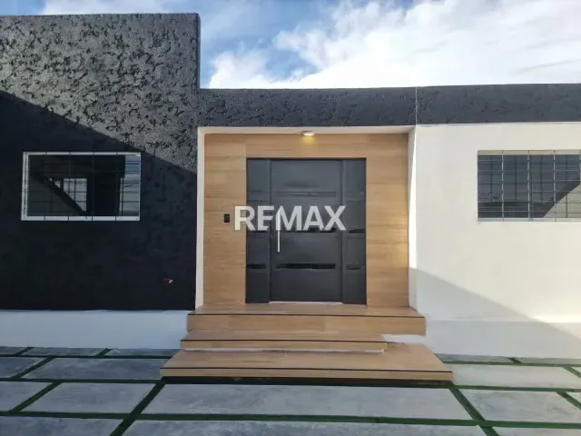 EN VENTA ESPECTACULAR CASA A ESTRENAR EN LA URBANIZACIÓN ROCA DEL LLANO