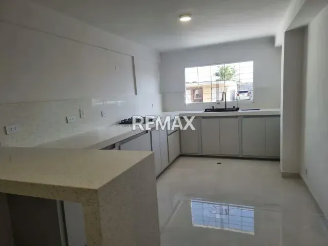 EN VENTA ESPECTACULAR CASA A ESTRENAR EN LA URBANIZACIÓN ROCA DEL LLANO - 11