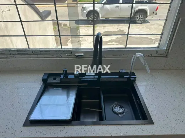 EN VENTA ESPECTACULAR CASA A ESTRENAR EN LA URBANIZACIÓN ROCA DEL LLANO - 2