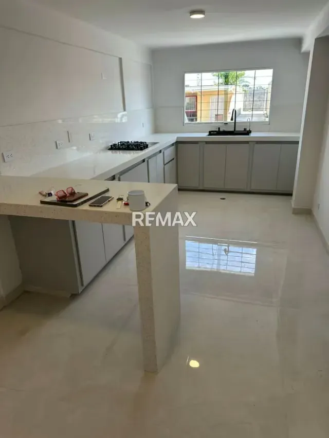 EN VENTA ESPECTACULAR CASA A ESTRENAR EN LA URBANIZACIÓN ROCA DEL LLANO - 4