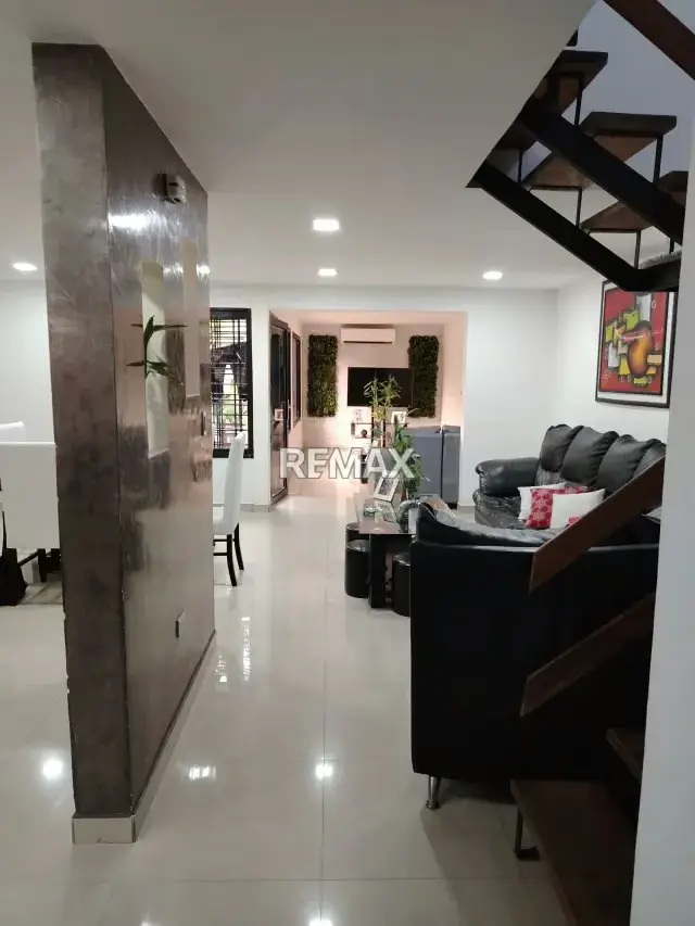 VENTA HERMOSA TOWNHOUSE EN URBANIZACION ALTOS DE LA GALERA
