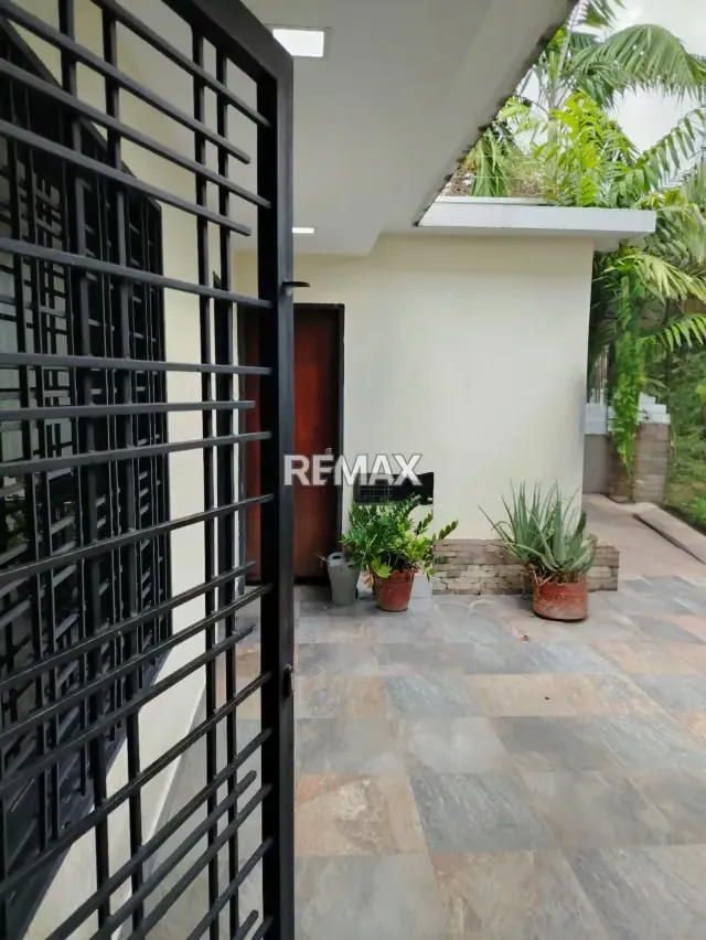 VENTA HERMOSA TOWNHOUSE EN URBANIZACION ALTOS DE LA GALERA - 13