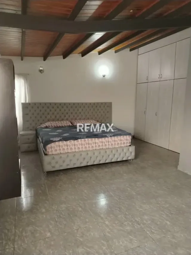 VENTA HERMOSA TOWNHOUSE EN URBANIZACION ALTOS DE LA GALERA - 6