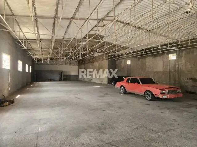 SE VENDE GALPÓN URBANO - 2