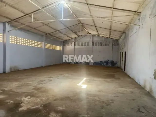 SE VENDE GALPÓN URBANO - 8